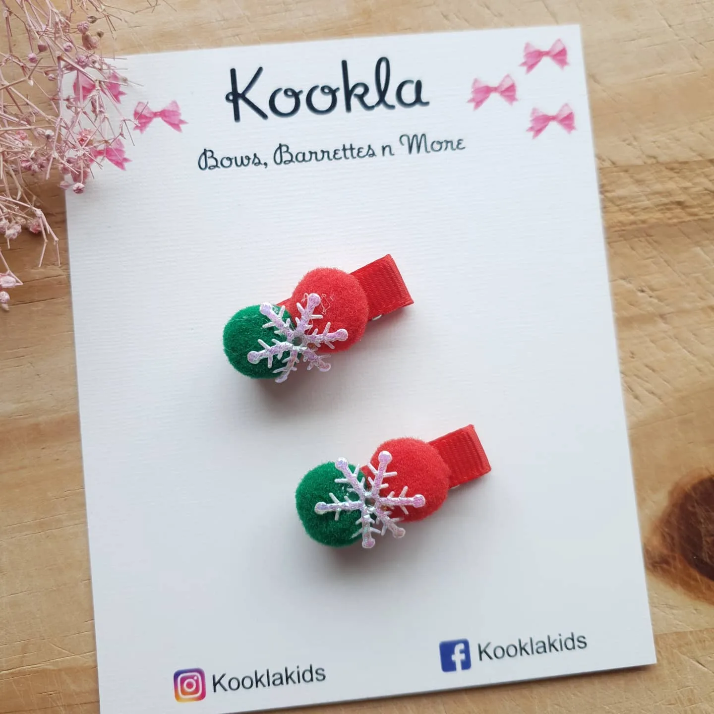 Pompom Snowflake Charm Clip (Pair) — Red / Green