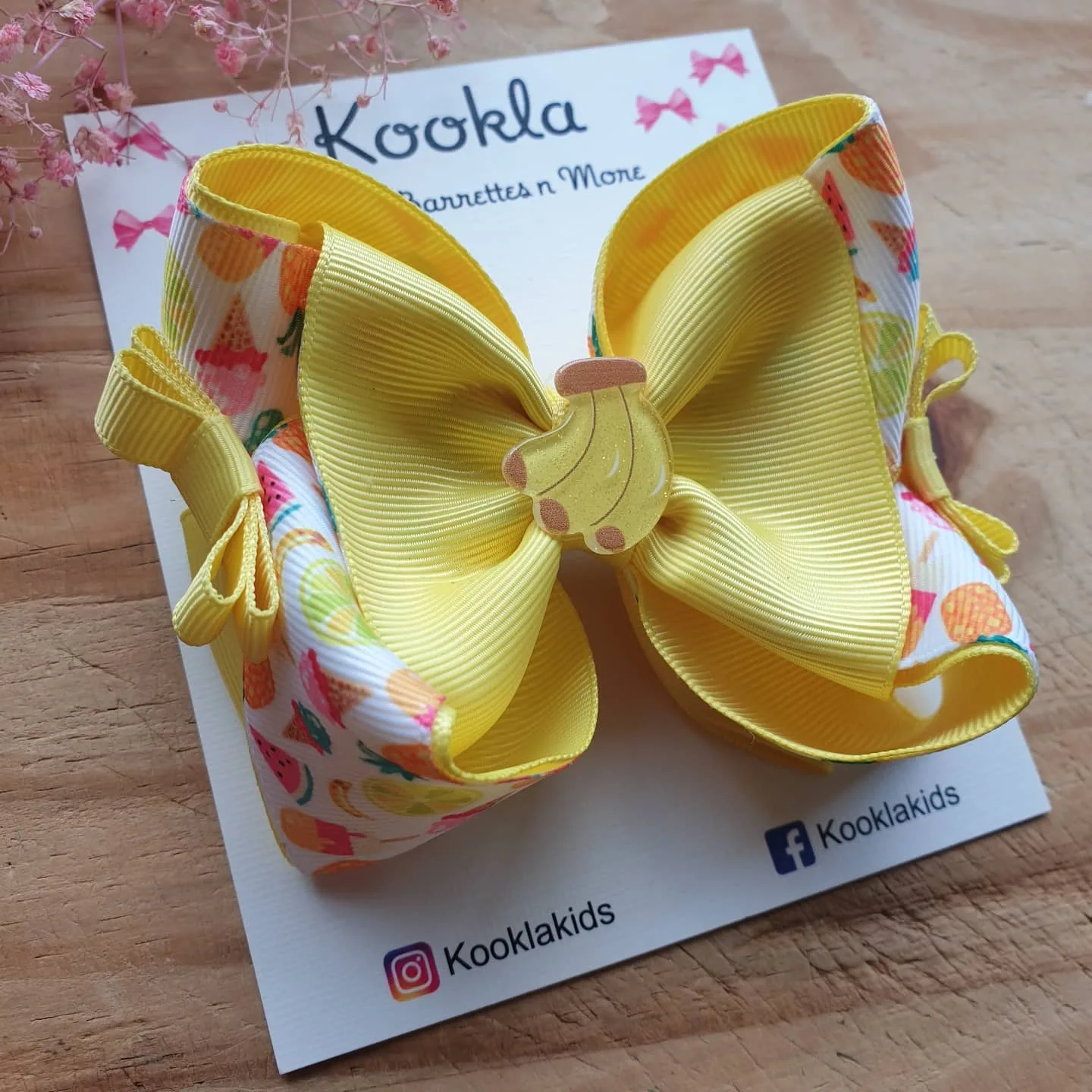 Stacked Boutique Grosgrain Bow Fruit Clip — Yellow / Banana Charm