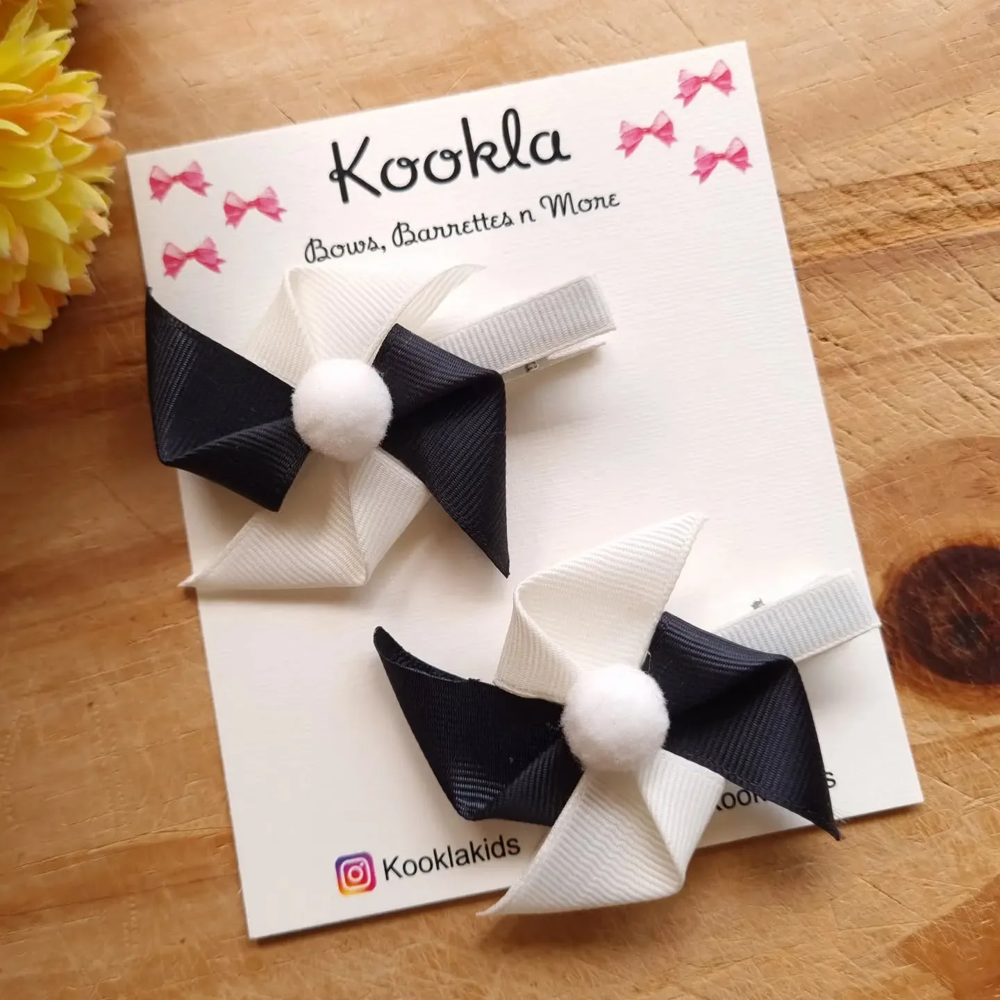 Grosgrain Pinwheel Alligator Clip (Pair) — Black / White