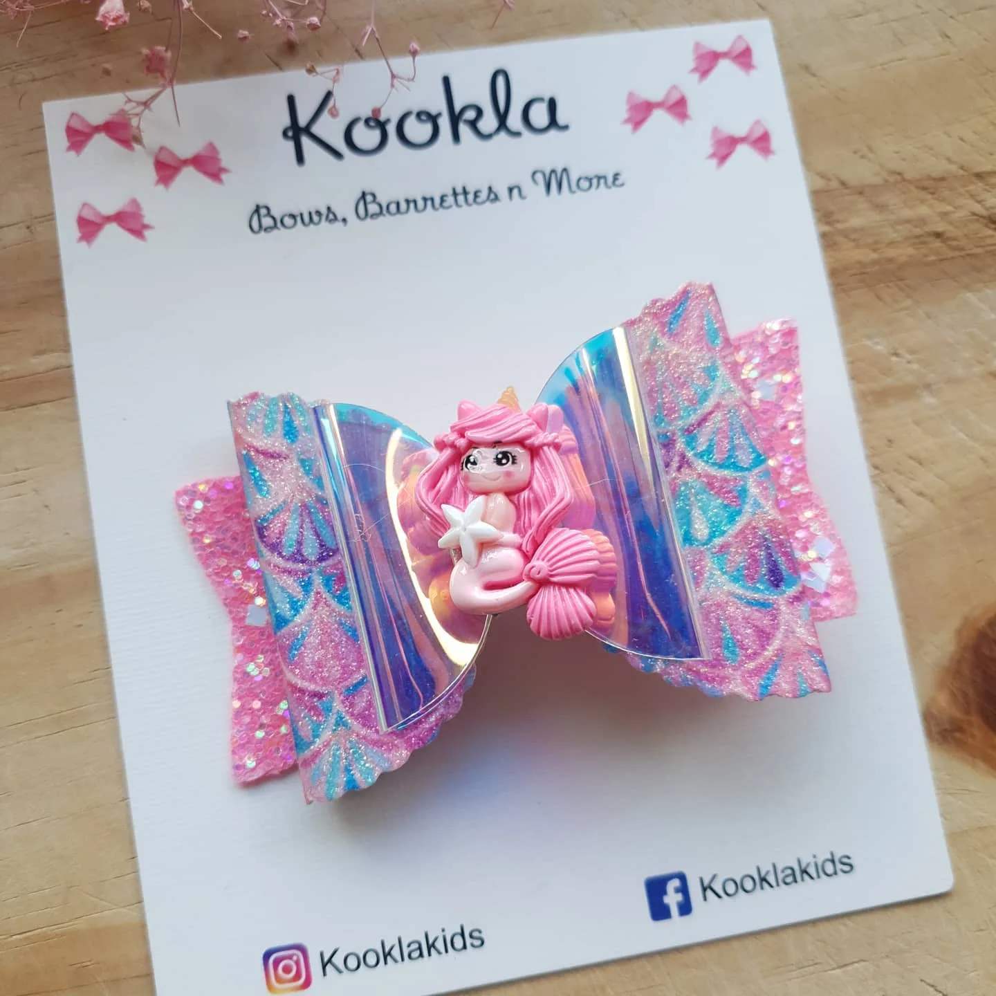 Holographic Glitter Bow Clay Mermaid Clip — Pink / Holographic