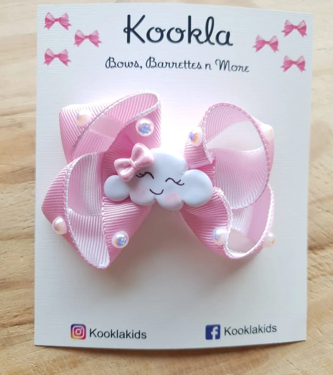 Looped Bow Smiling Cloud Clip — Pink