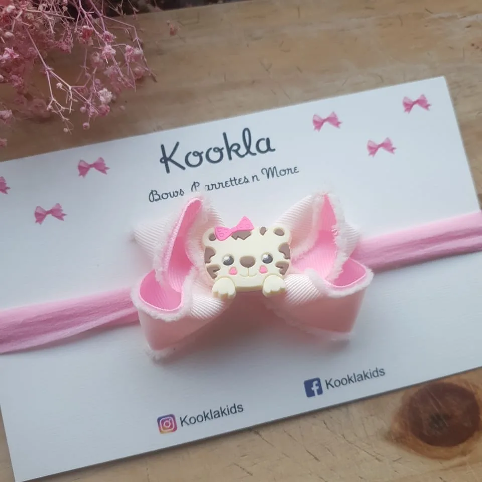 Loopy Bow Resin Charm Headband — Pink / Cream