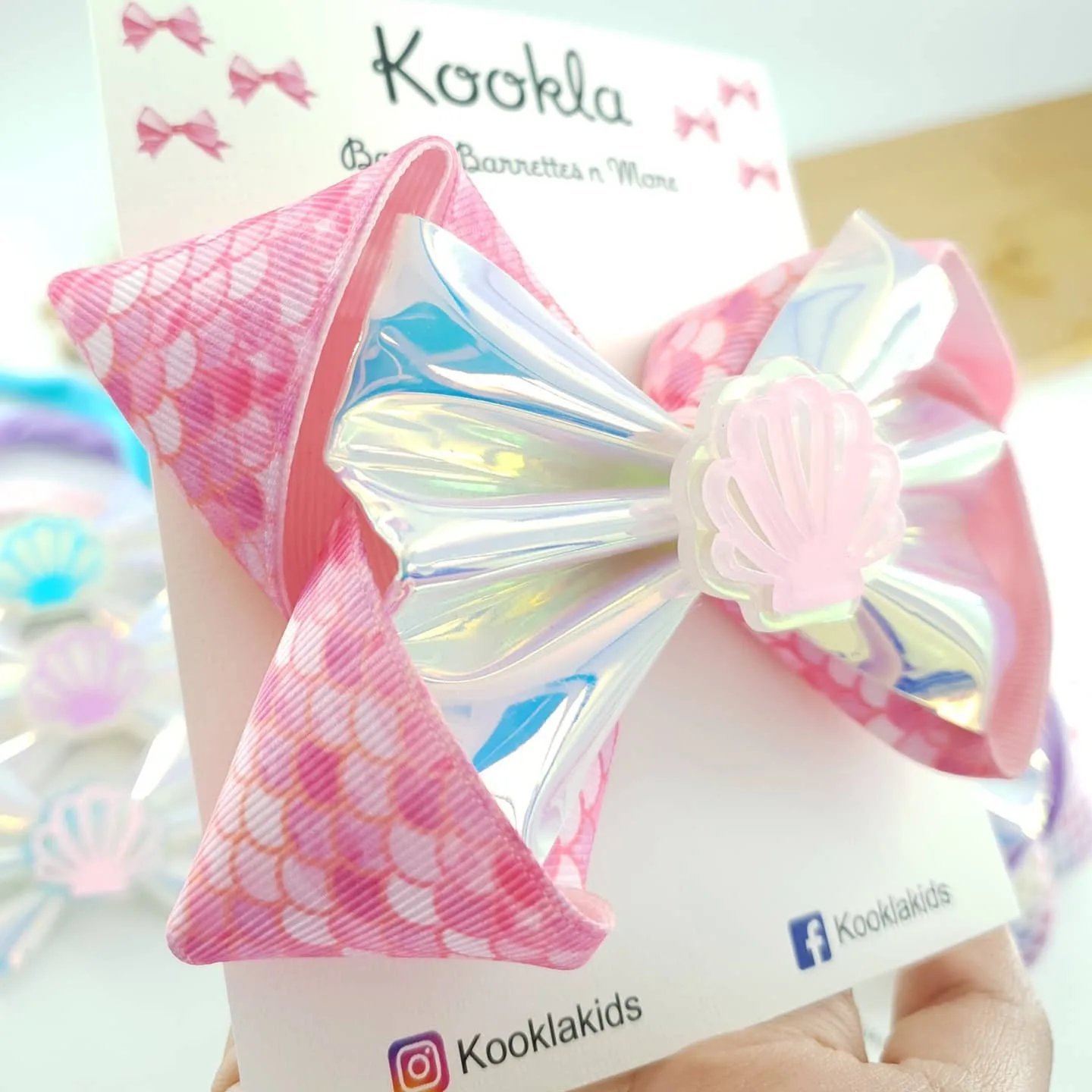 Holographic Shell Bow Clip — Pink Mermaid Scale / Pink Shell