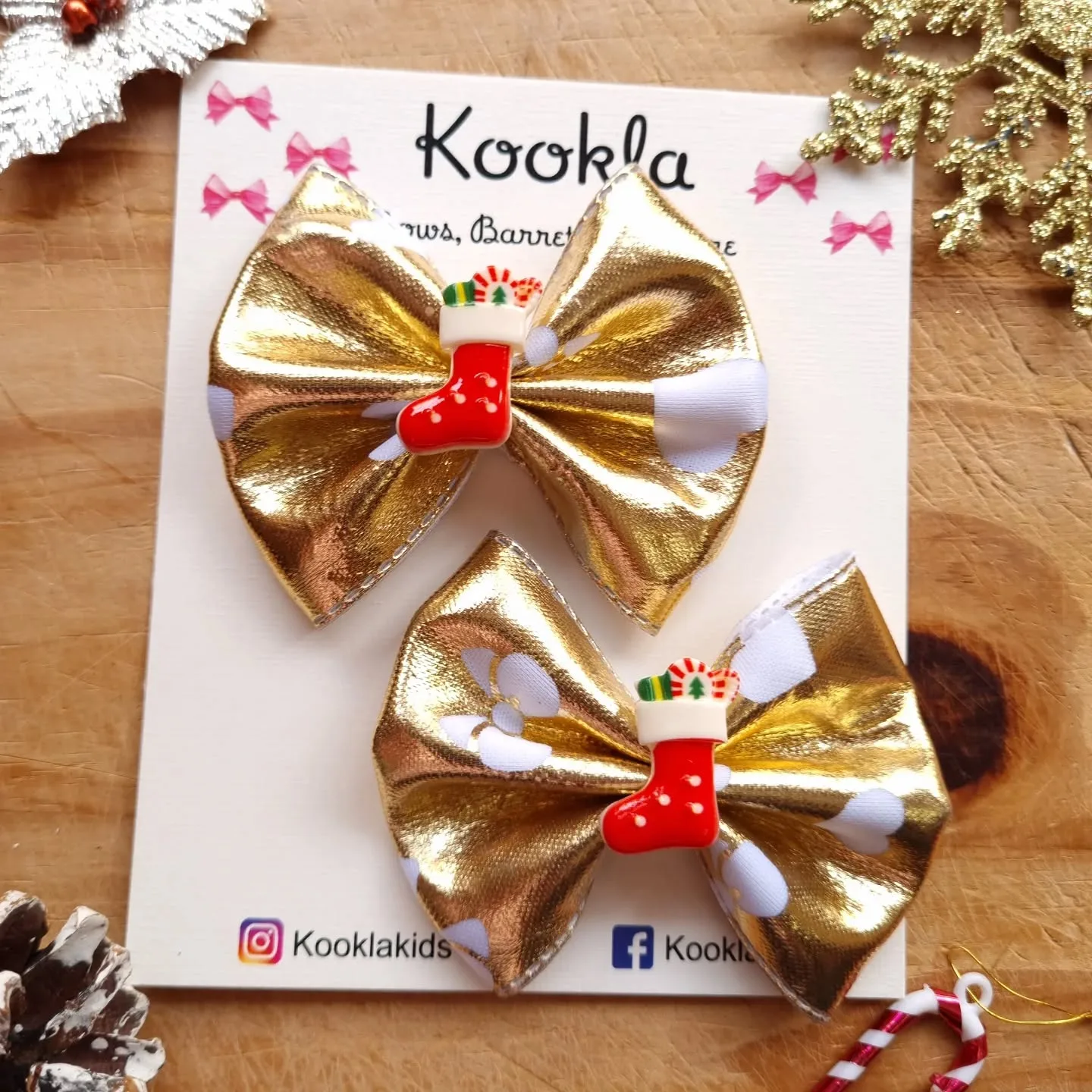 Christmas Puffy Bow Resin Charm Clip (Pair) — Gold Metallic, Stocking
