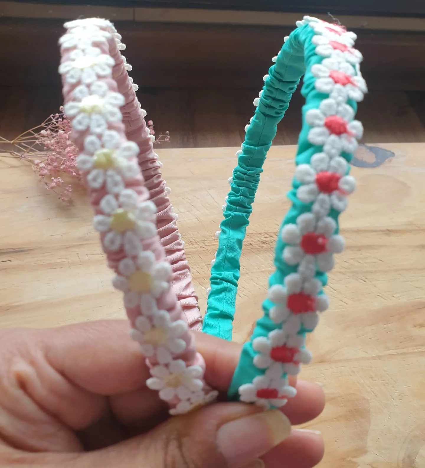 Daisy Lace Trim Ruched Alice Band — Pink / Green